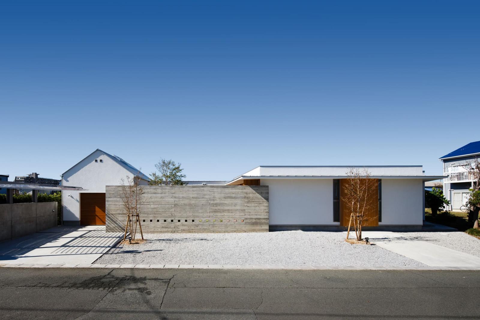 THE GARAGE HOUSE